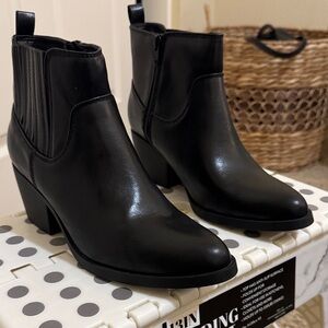 Old Navy Sleek Black Ankle Booties